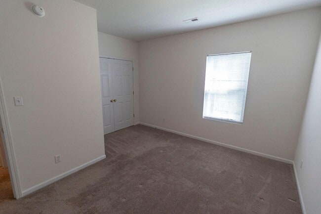 Building Photo - 3324 E St Charles Rd