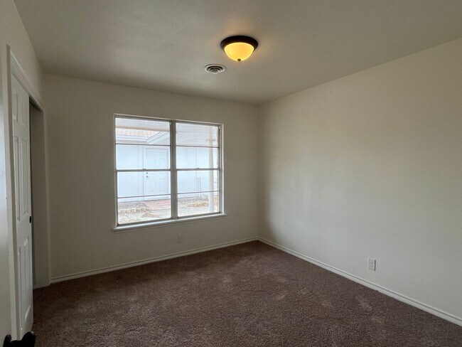 Building Photo - 3 Bedroom 2 Bath in Hopper Subdivision