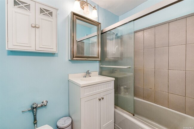 Building Photo - 250 W Merrick Rd