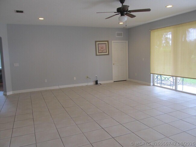 Building Photo - 10682 Old Hammock Wy