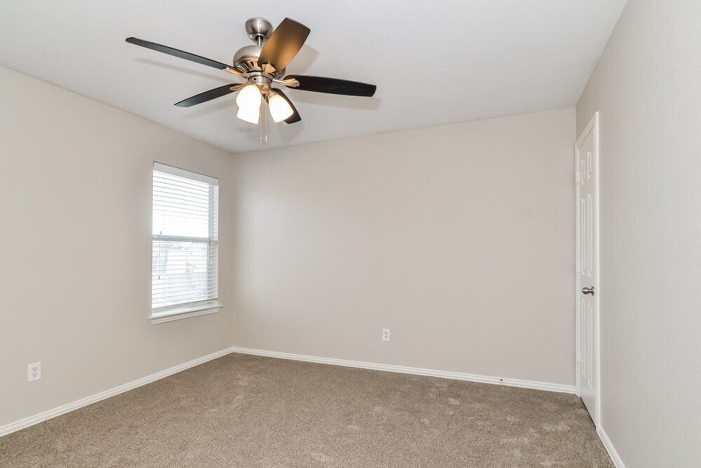 Building Photo - 1116 Oakcrest Dr