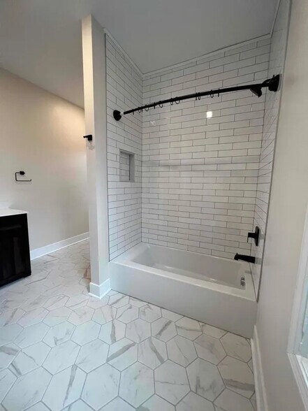 Building Photo - 521 Avery St