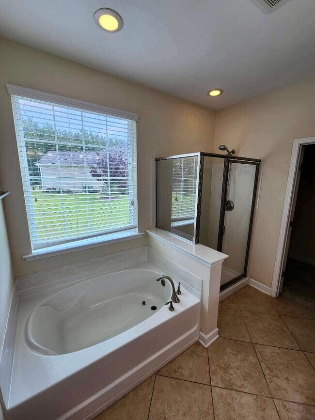 Building Photo - 909 Looking Glass Ct