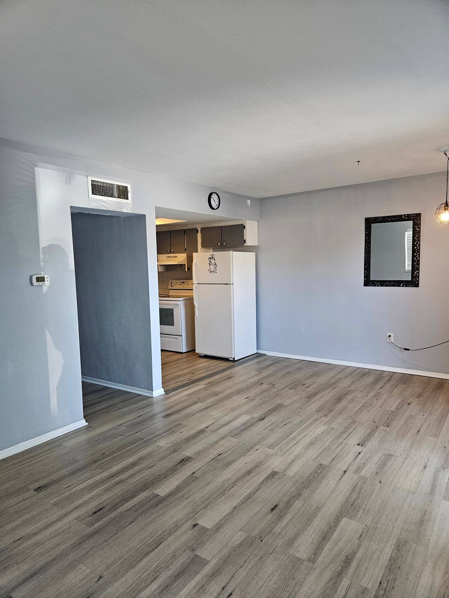 Kitchen and dining area - 312 Avanda Ct