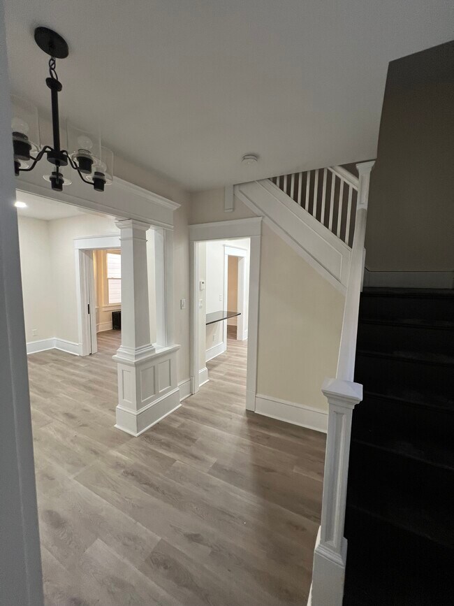 Building Photo - 815 Grove St