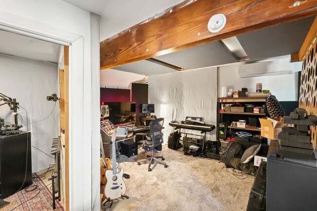 Building Photo - 35315 Glenwall St