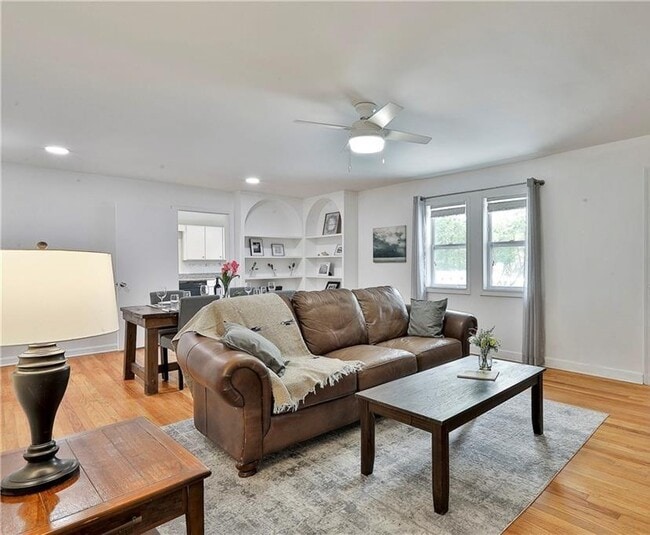 Building Photo - 2037 Lively Ridge Rd NE