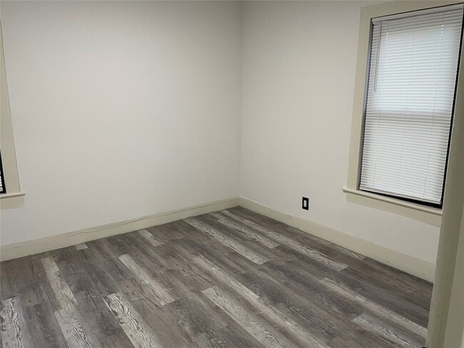 Building Photo - 50 Schubert St