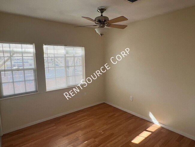Building Photo - 440 Lillian Dr