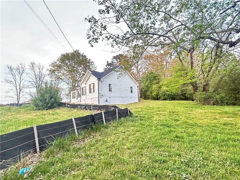 Building Photo - 3590 Chamblee Gap Rd