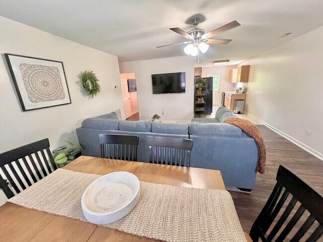 Building Photo - 707 Bagwell Ct