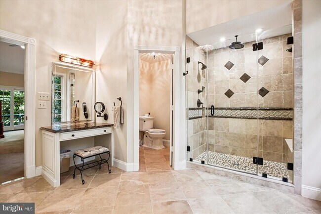 Building Photo - 9454 Newbridge Dr