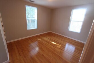 Building Photo - 3.0 bedroom in Cambridge Massachusetts 02139