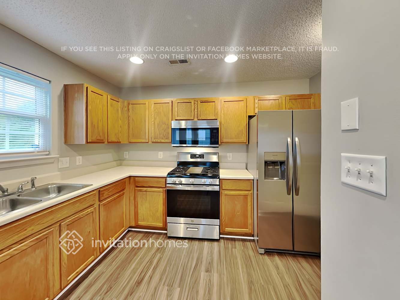 Building Photo - 10729 Glenluce Ave