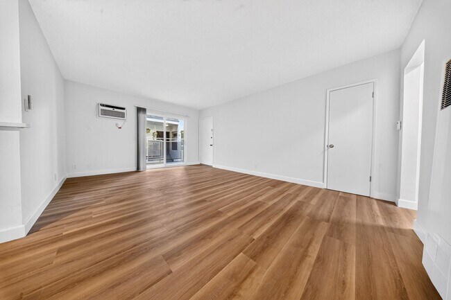 Interior Photo - 7245-51 Willoughby Ave