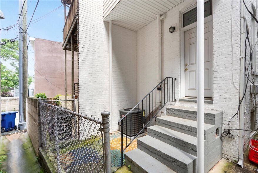 Building Photo - 57 E Heath St