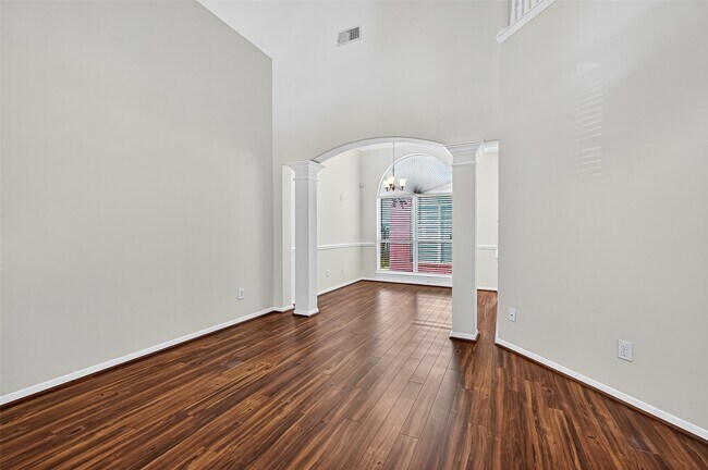 Building Photo - 15618 Edgemere Ct