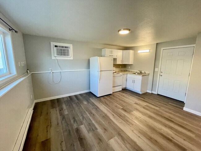 Building Photo - Beautifully Updated 1-Bedroom