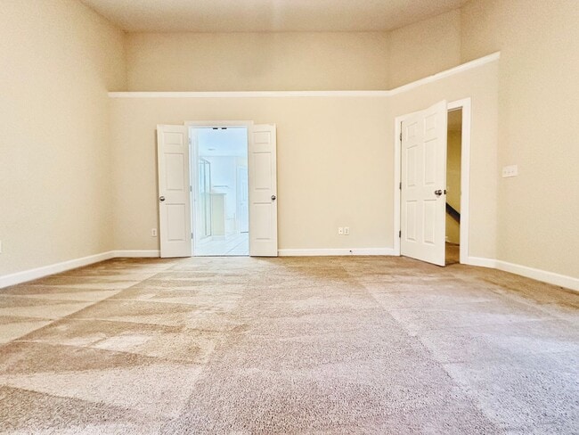 Building Photo - 5 BD, 4 BA Beautiful Wakefield Home