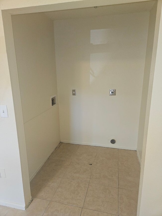 Building Photo - 3/2 DUPLEX