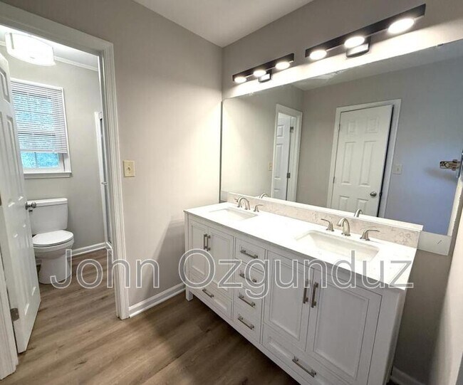 Building Photo - 3909 Westra Dr