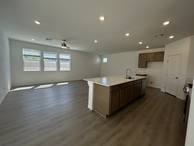 Building Photo - 6574 Tumoulin St