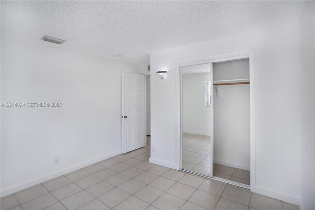 Building Photo - 1522 SW 30th St