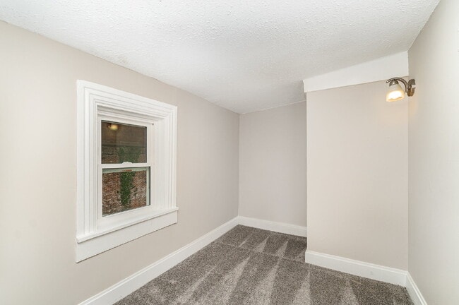 Building Photo - "Charming 3-Bed Townhouse Retreat in the Heart of Lancaster – Spacious 1728 Sq Ft Living!"