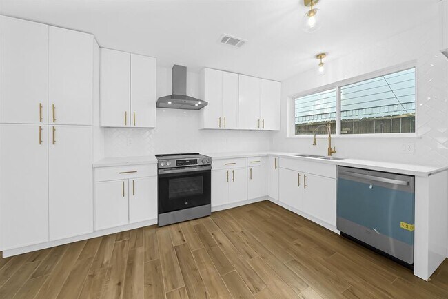 Building Photo - 23939 Griffin House Ln