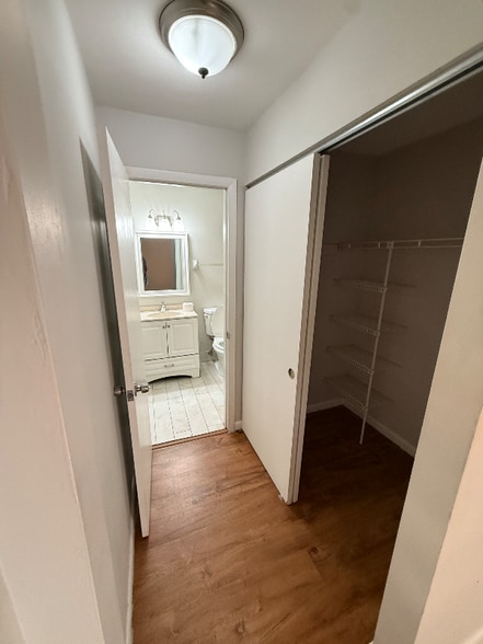 Building Photo - 68 Hardee St