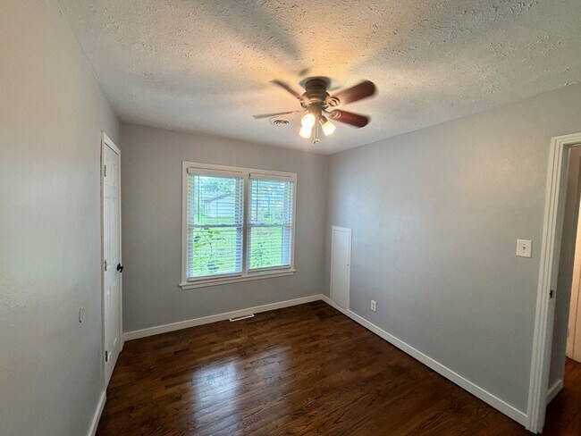 Building Photo - 416 W Wenger Rd