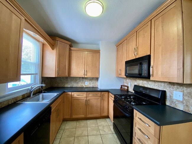 Building Photo - Charming 3 Bed/ 2 Bath in the Heart of Oakley Only $2675/mo!