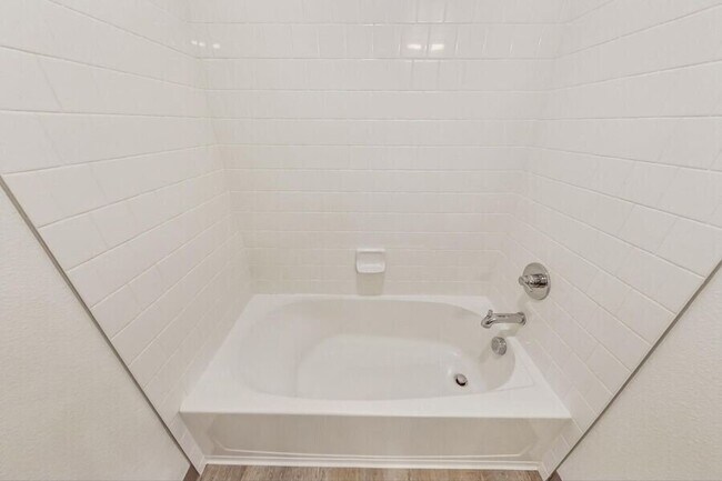 Building Photo - 4045 Broadway-211