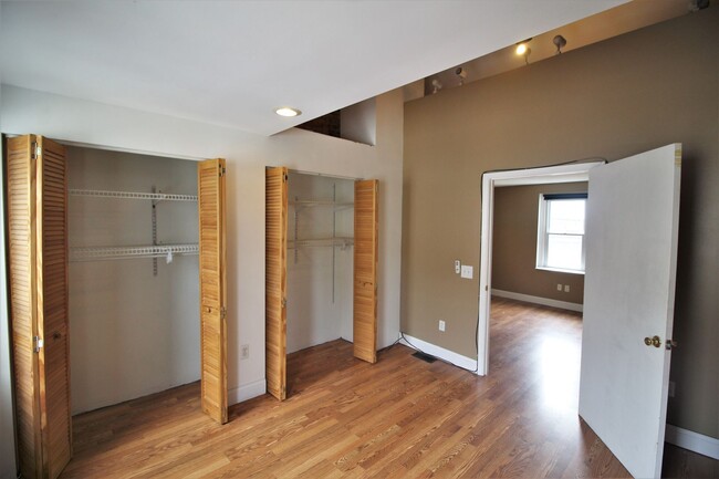 Building Photo - Fabulous Fells Point 1bd+Den/1ba Rowhome w...