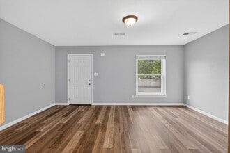 Building Photo - 46 Village Dr