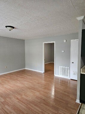 Building Photo - 165 Midway Dr