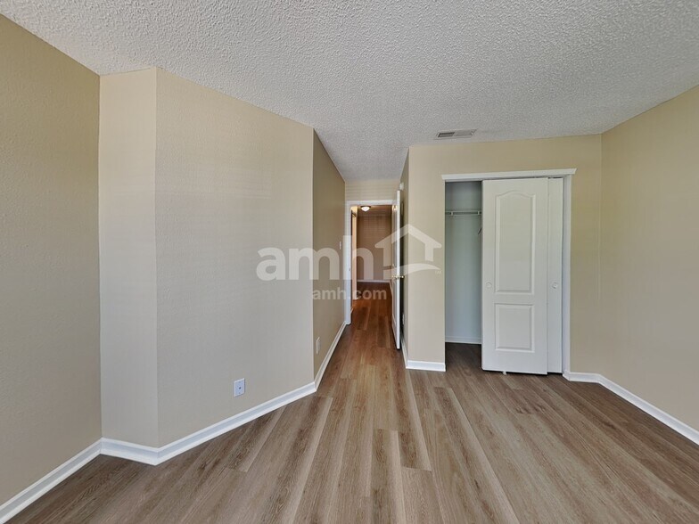 Building Photo - 10891 Albertson Dr