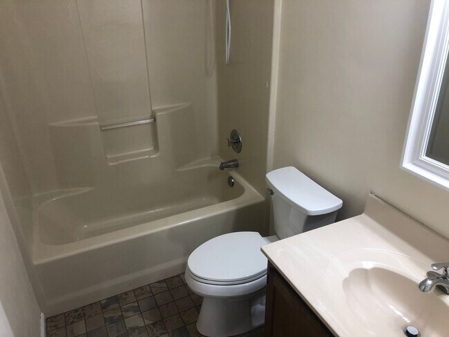 Building Photo - 2416 Creekmore Ct