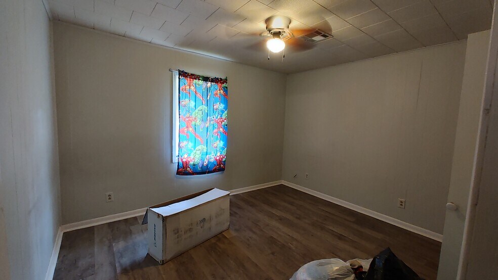 bedroom 1 - 200 Coles St