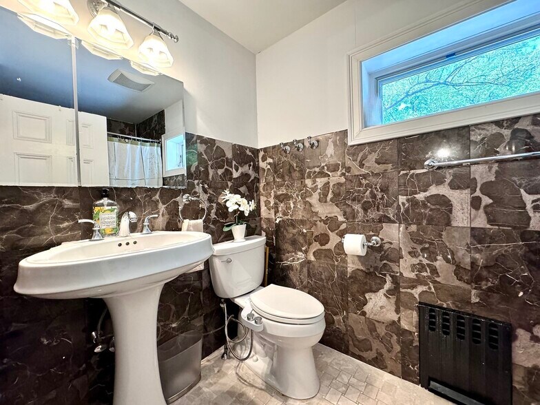 Building Photo - 27 Gammons Rd