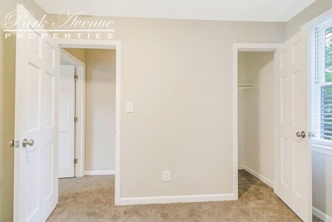 Building Photo - 7300 Bassett Hall Ct