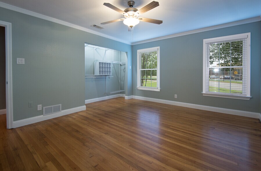 Building Photo - 1661 Mariposa Dr