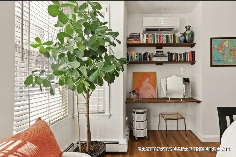 Building Photo - 171 Brooks St