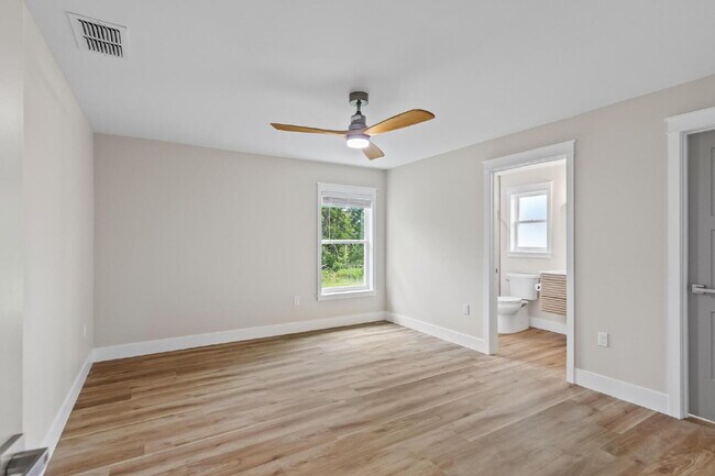 Building Photo - Modern Living Awaits!