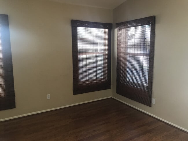 Building Photo - ***Move in Special $1000*** Oceanside Great Location 3 Bedroom Home!