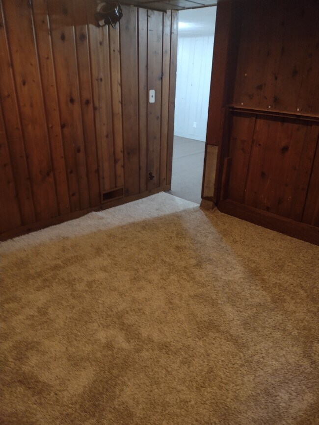 Building Photo - 4825 Ridge Rd