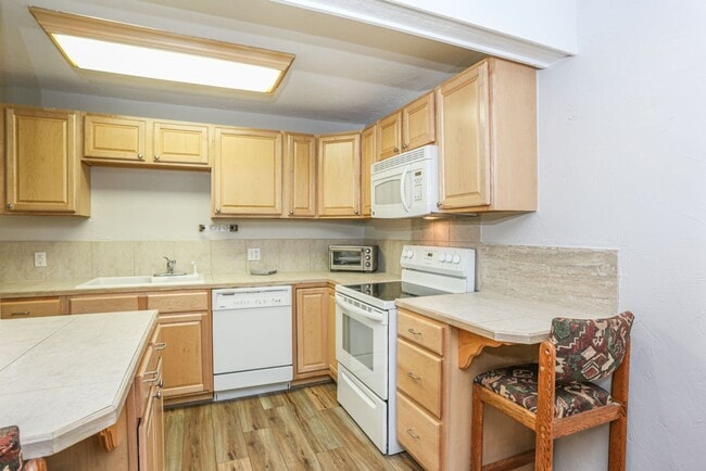 Building Photo - Walk to everything! Partially Furnished! Flexible lease terms!