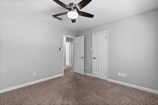 Building Photo - 231 E Golden Arrow Cir
