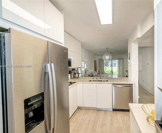 Building Photo - 9856 Nob Hill Ln