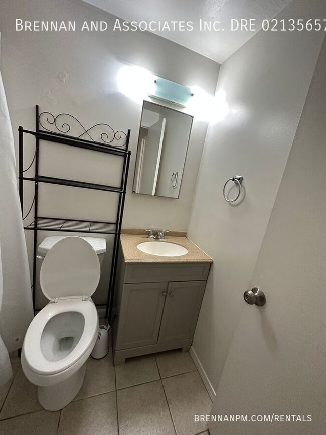 Building Photo - 820 Hickory Ct